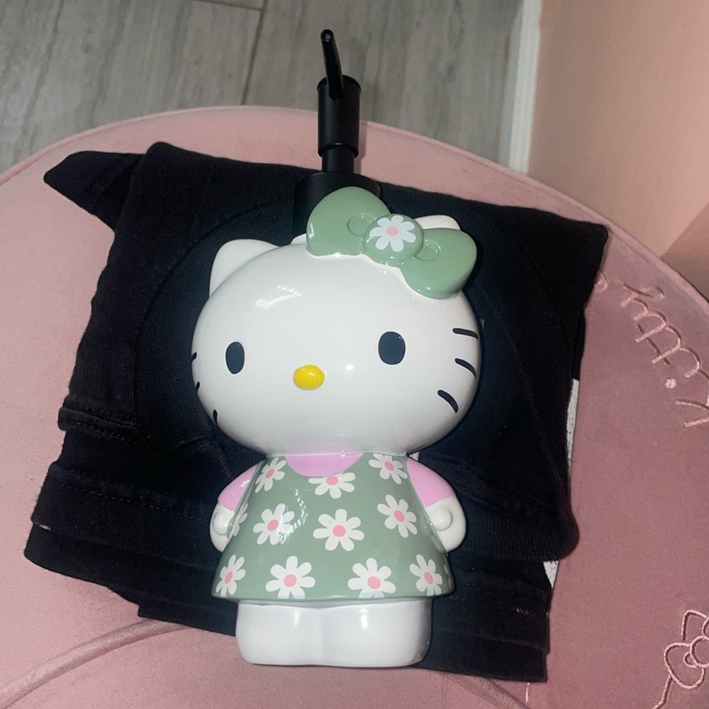 NEW Hello kitty Soap Dispenser